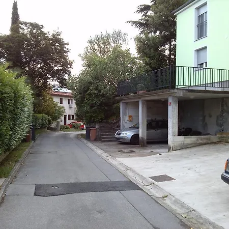 بيت ضيافة Vila Stojna *